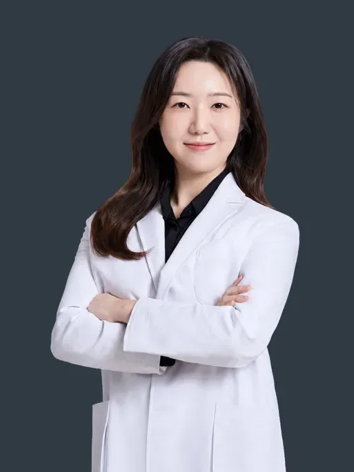 Dr. Yoon Hee-jung, senior director at EVER SKIN CLINIC — board-certified dermatologist, seoul skin clinic