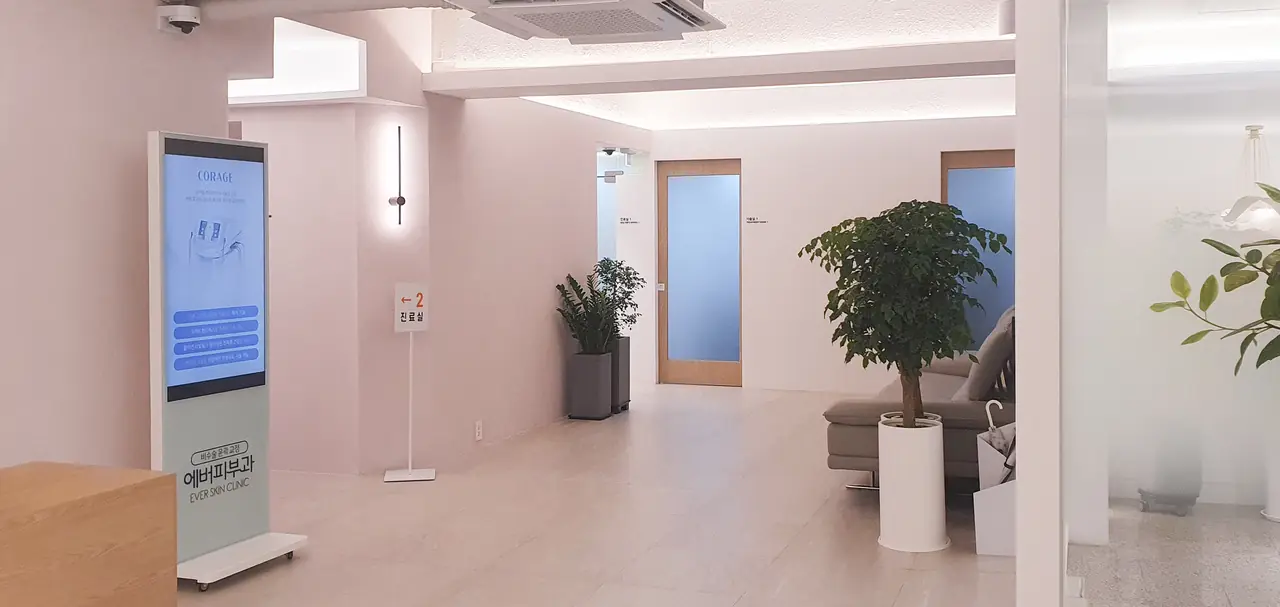 Interior of EVER SKIN CLINIC, a seoul skin clinic in Apgujeong 4
